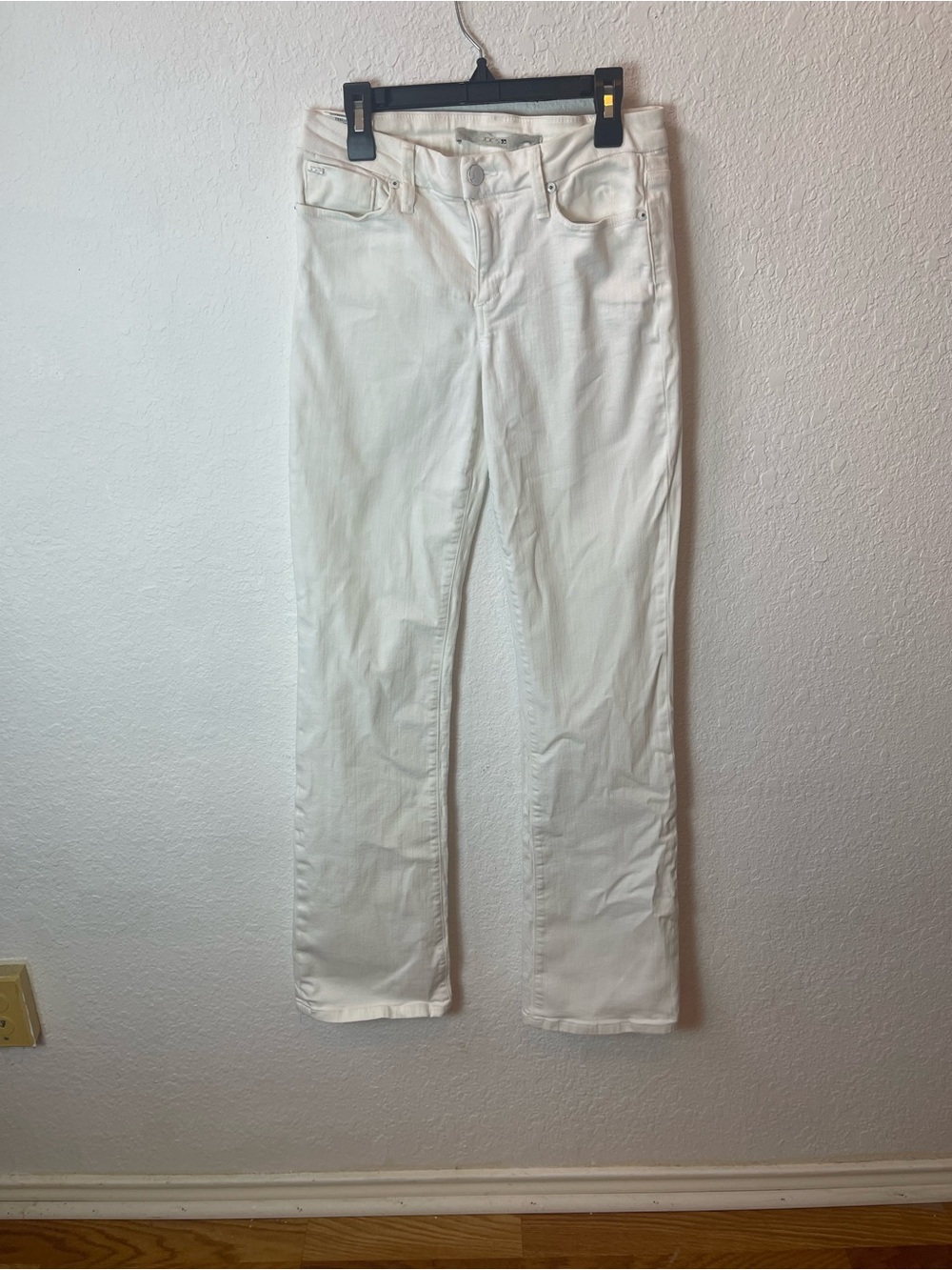 Joe’s white Low waist Muse fit jeans size 26